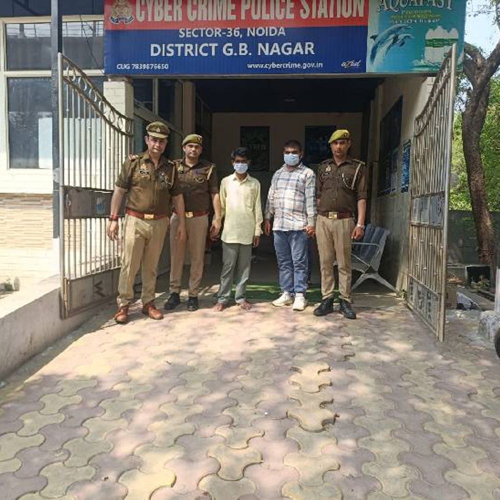 नोएडा पुलिस की गिरफ्त में दो साइबर ठग:देश में इनके बैंक खातों के खिलाफ मिली 17 शिकयत, ठगी से प्राप्त किए 7.14 लाख