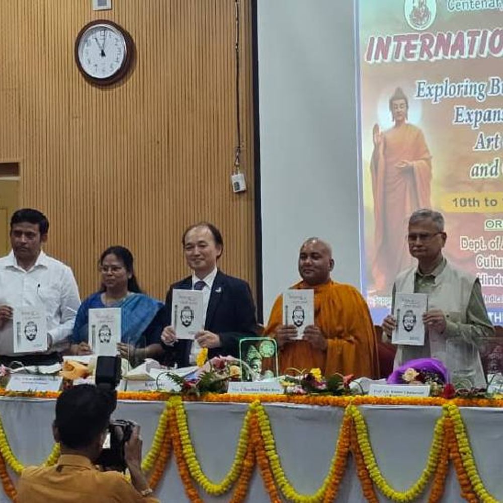 BHU में ‘वैश्विक बुद्ध एवं जातक कथायें’ पुस्तक का विमोचन:गोरखपुर राजकीय बौद्ध संग्रहालय के डिप्टी डायरेक्टर और प्रो. सुजाता ने लिखी किताब