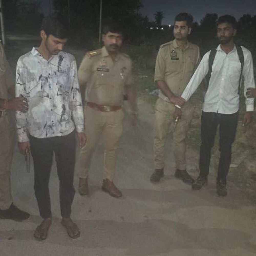 झांसी में मुठभेड़ में चोरी के 2 आरोपी गिरफ्तार:फिर से चोरी करने आए थे, 2 चोरियों का खुलासा, 6 लाख के गहने बरामद