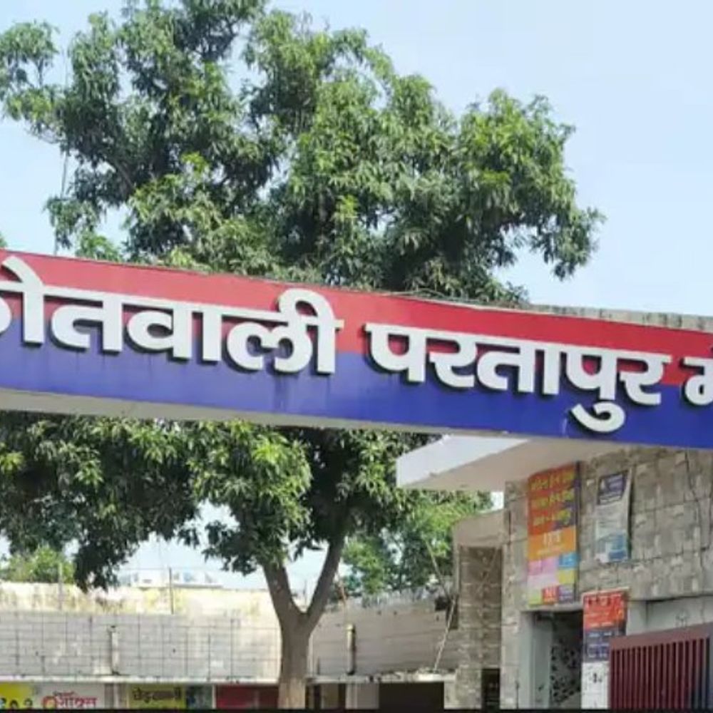 मेरठ के परतापुर में लग्जरी गाड़ियों से भरा कंटेनर सीज:हैदराबाद से मेरठ लाई जा रहीं थी चार गाड़ियां, सभी गाड़ियां पहले से पंजीकृत