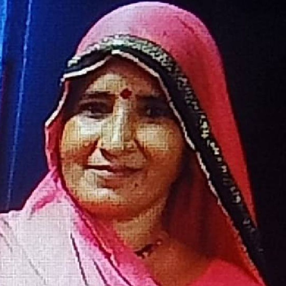 झांसी में स्कूल से लौटकर महिला ने सुसाइड किया:बहू कमरे में गई तो फंदे पर लटकी थी, दोनों बेटे काम पर गए थे