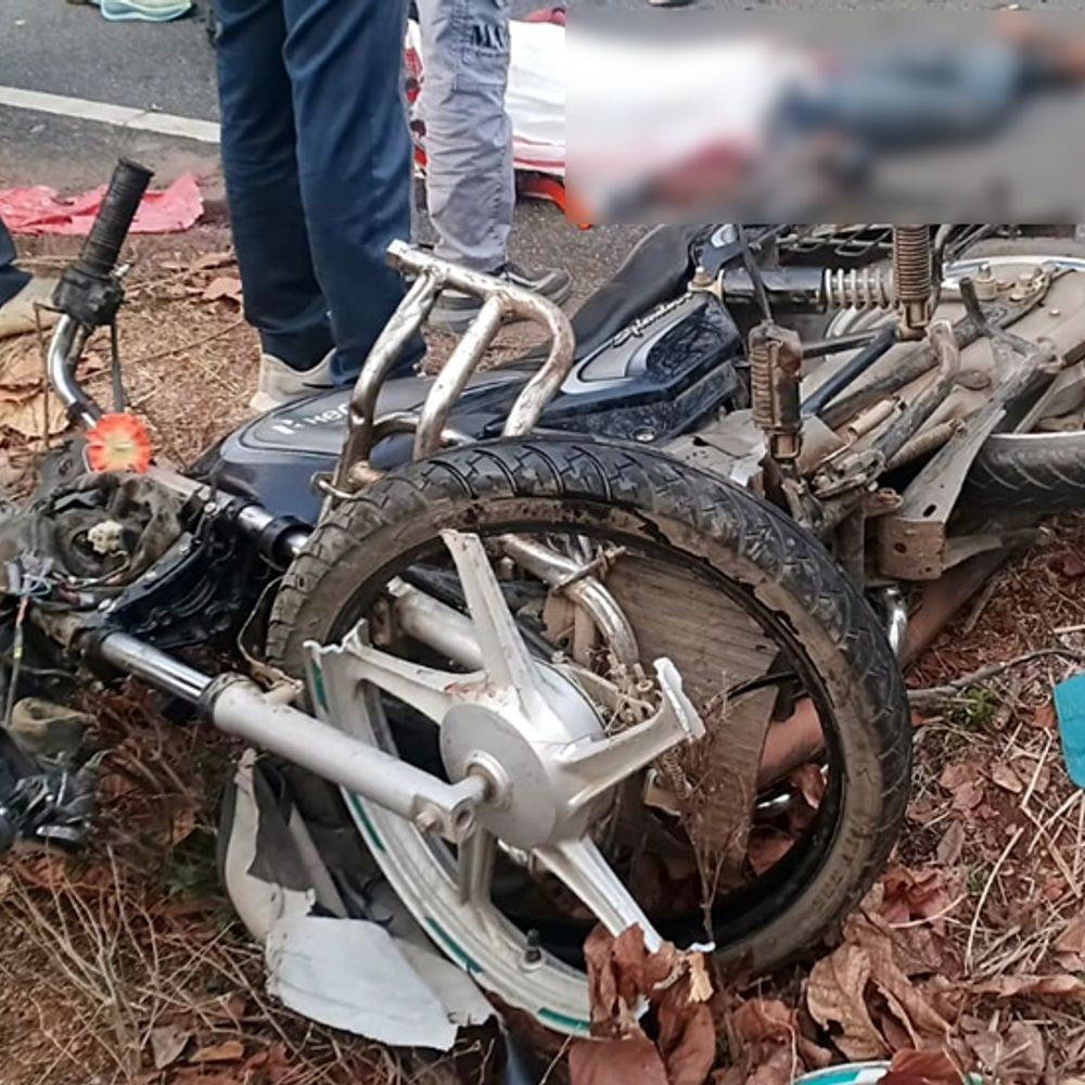 लातेहार में सड़क हादसा, तीन की मौत:दो बाइक की टक्कर से हुआ हादसा, 6 घायल; एक बाइक पर चार तो दूसरे पर सवार थे तीन लोग