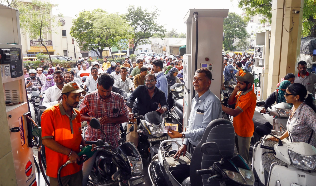 Oil Companies का Big Alert! देश में पेट्रोल-डीजल की कोई कमी नहीं, अफवाहों पर ध्यान न दें