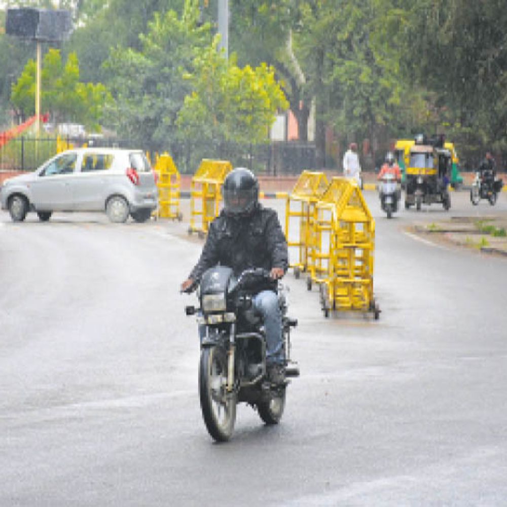 मौसम का यूटर्न:तेज हवाओं के बीच शाम को बरसे बादल, आज भी बूंदाबांदी संभव