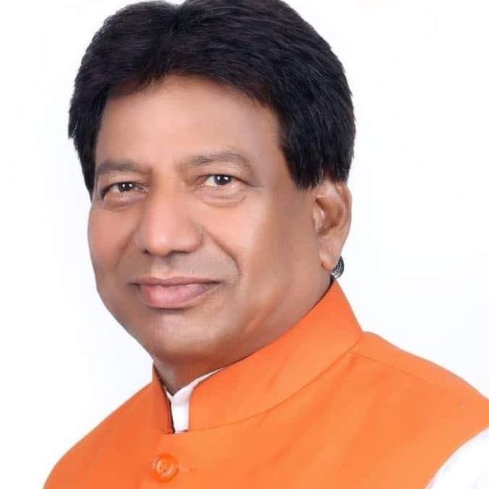 सीएम के तीनों सचिव से ज्यादा अमीर हैं ओएसडी गोपाल