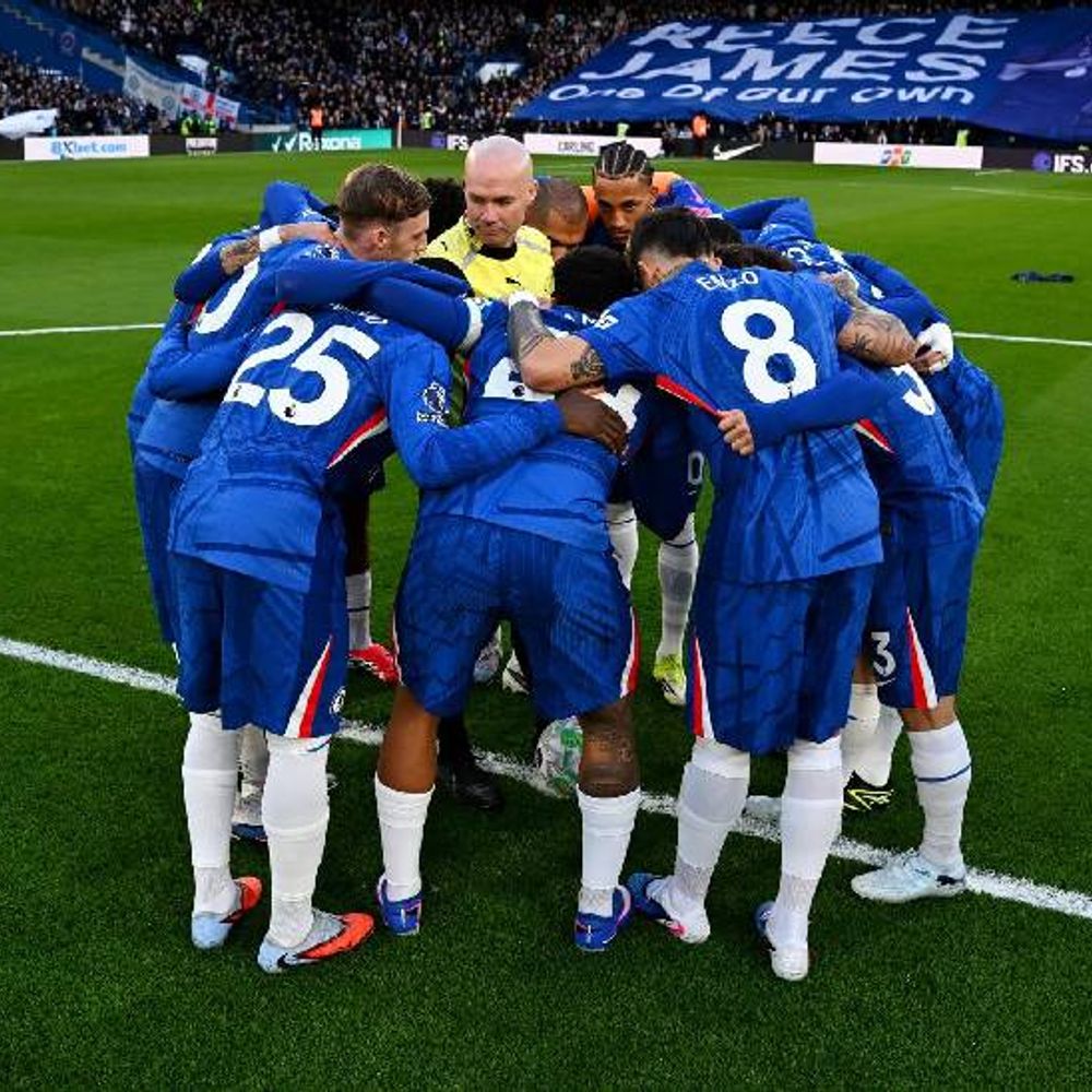 फुटबॉल क्लब चेल्सी ने शुरू की ‘बॉल-हडल’ की नई परंपरा:खिलाड़ियों को डांस करने, घास पर चलने जैसी प्री-मैच रस्मों से मिलती है ऊर्जा; इन्हें साथ करें तो पूरी टीम में आती है एकाग्रता