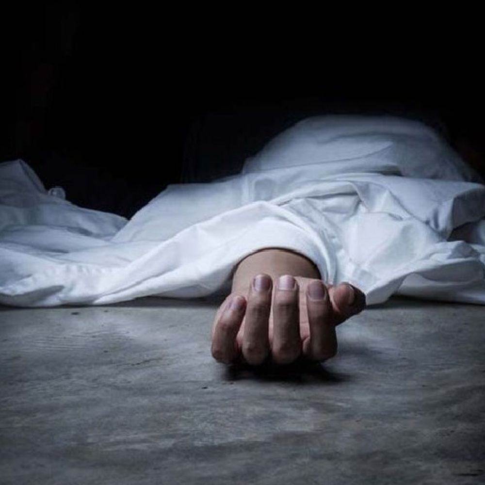 मां को लाठी से पीटा, दाउली से काटा और शव को आंगन में ही जला डाला