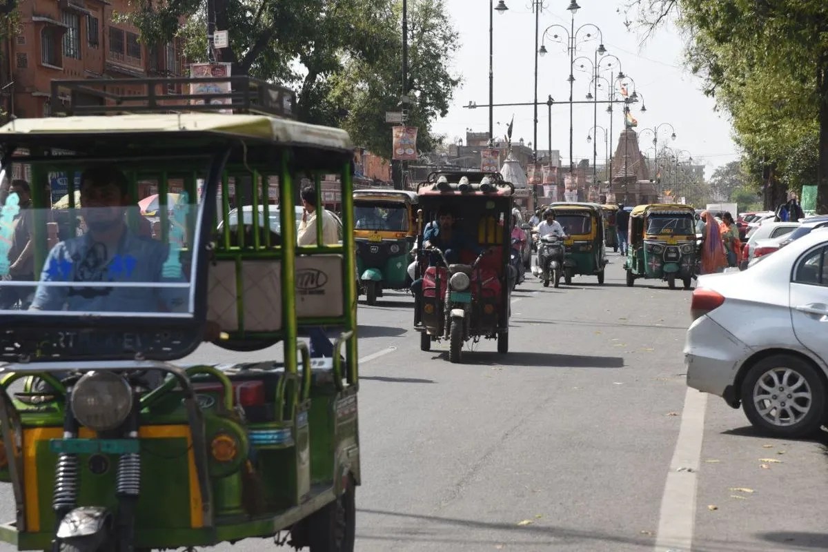 मॉनिटरिंग में कमी: परकोटे में अब भी ई-रिक्शा की मनमर्जी, ऑटोरिक्शा भी हुए बे-लगाम