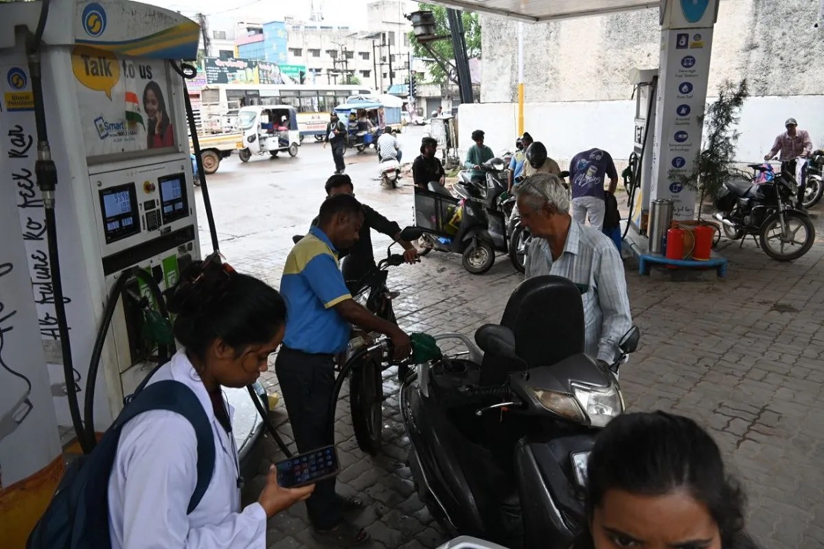 अफवाहों से दूर रहें.. पेट्रोल-डीजल की सप्लाई में कोई संकट नहीं, डीलर्स एसोसिएशन ने दिलाया भरोसा