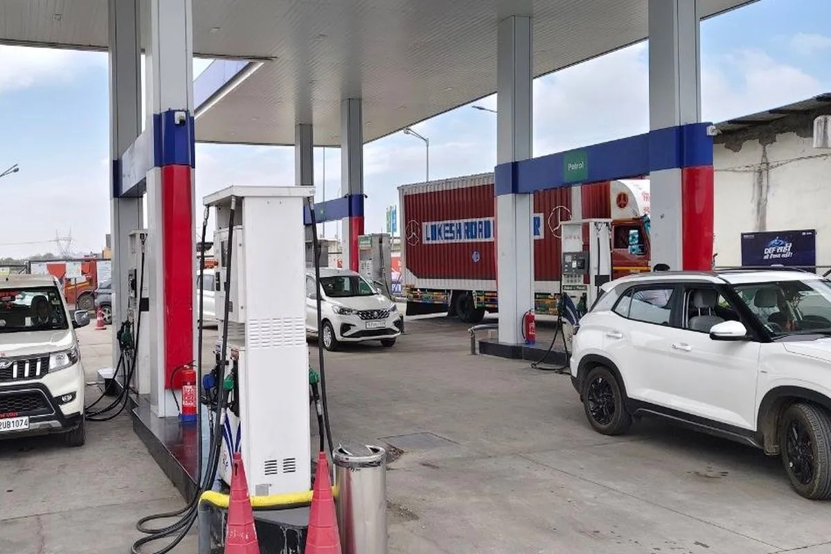 दिल्ली-मुंबई एक्सप्रेस-वे पर ‘सुविधा’ के नाम पर ‘दुविधा’, घंटों कतार में खड़े रहने को मजबूर वाहन चालक