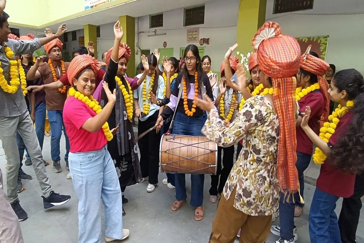 RBSE 12th Result 2026: रिजल्ट के बाद छात्र-छात्राओं में उत्साह, देखें वीडियो 