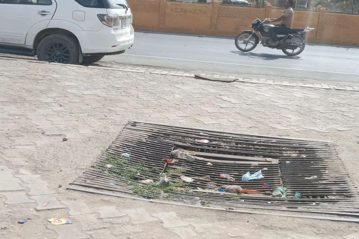 सिटी टॉकिंग पॉइंट: खुले सीवरेज बने खतरा, नहीं टूट रही जिम्मेदारों की तंद्रा, विद्यार्थी, राहगीर व पर्यटक भी भयभीत