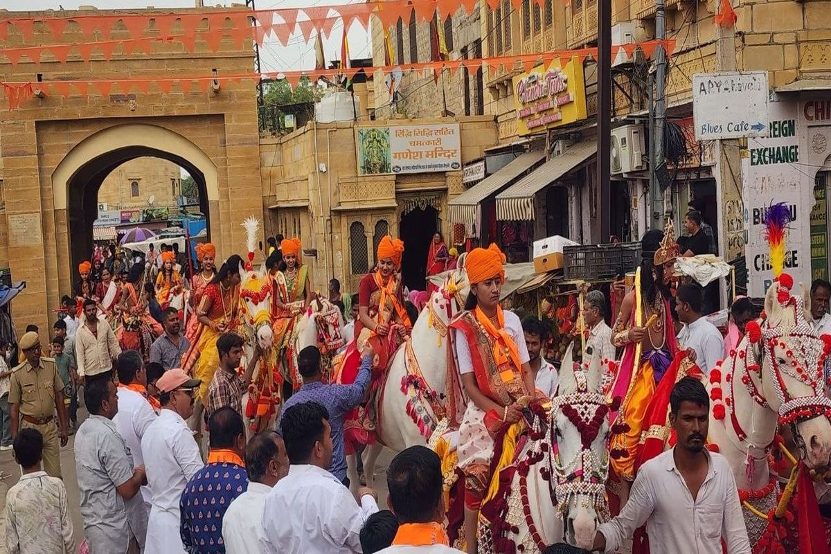 Video: रामनवमी पर जैसलमेर भगवामय, शोभायात्रा में उमड़ा जनसैलाब