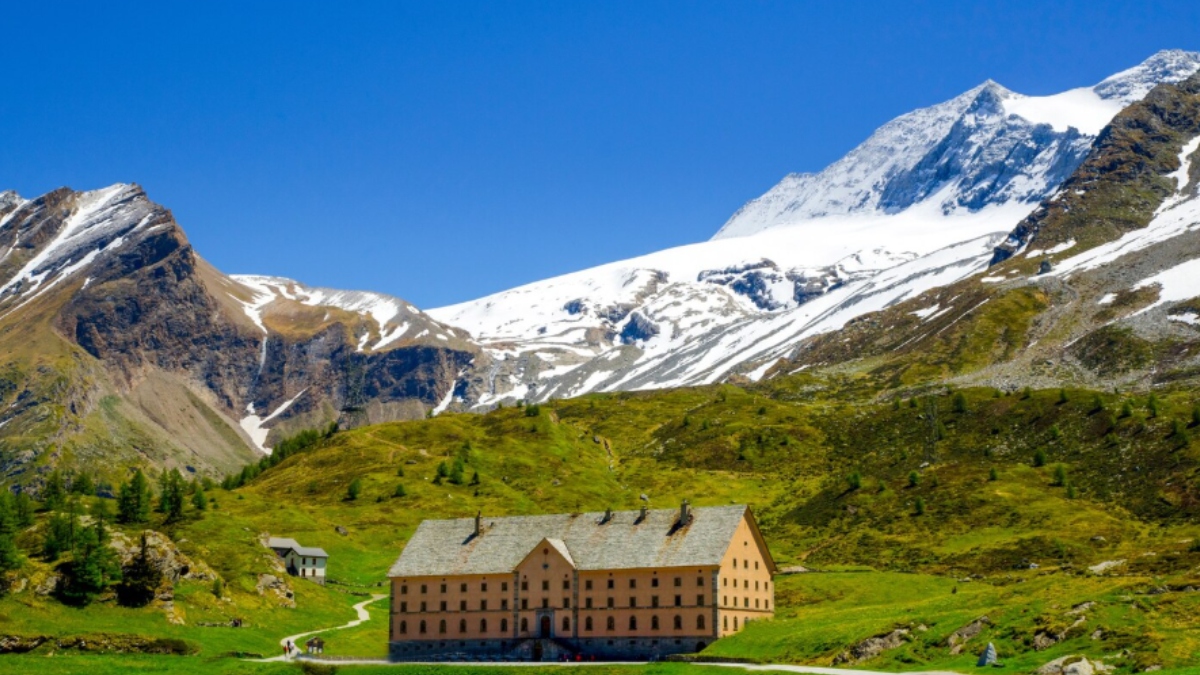 किस हिल स्टेशन को कहा जाता है भारत का स्विट्जरलैंड, खूबसूरत जंगल-हरियाली से घिरी जगह, देखने लायक नजारा