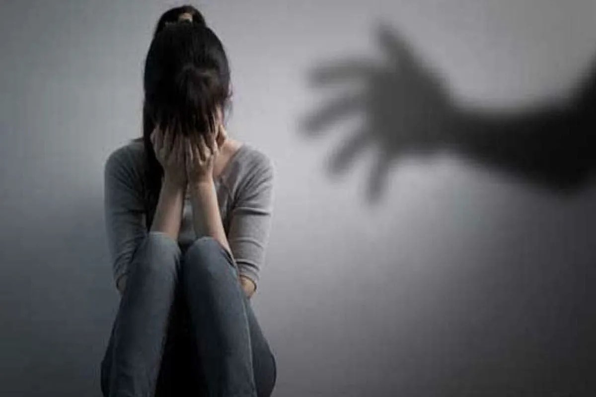 Rape News: एक इंटरव्यू ने बर्बाद की लड़की की जिंदगी, अश्लील फोटो-वीडियो बने, बार-बार होता रहा रेप, जानें मामला