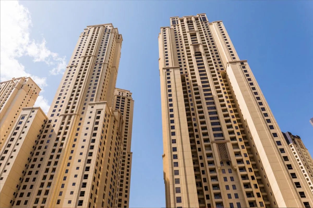 Property News: सस्ते में खरीदना चाहते हैं घर तो इन 6 बातों का रखें ध्यान, बच जाएंगे लाखों रुपये