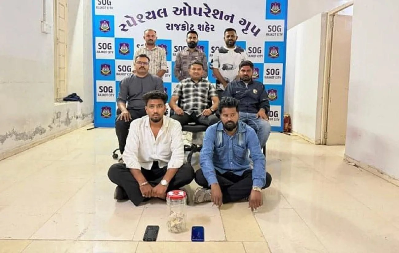 राजकोट में 46.20 लाख की व्हेल मछली की उल्टी बेचने आए दो गिरफ्तार