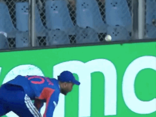 नवजोत सिद्धू बोले- अक्षर तुमने दिल जीत लिया:24 कैरेट सोना बताया, बाउंड्री पर लिए कैच को कहा चमत्कार, कपिल देव-सूर्या के कैच याद किए