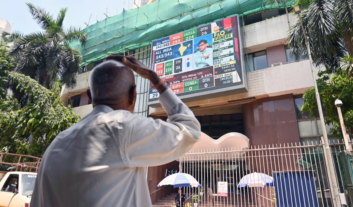 West Asia Crisis का कहर, Stock Market में हाहाकार, Sensex 1000 अंक से ज्यादा टूटा