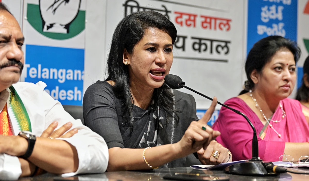 Kerala चुनाव में महिलाओं की अनदेखी? Congress नेता Shama Mohammed ने पार्टी नेतृत्व पर उठाए सवाल