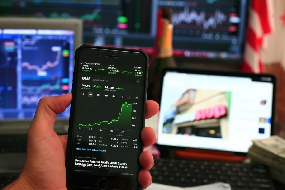 Stock Market: भारी बढ़त लेकर बंद हुआ मार्केट, IT और ऑटो शेयरों में बड़ी तेजी, उधर लुढ़क गए ये स्टॉक्स