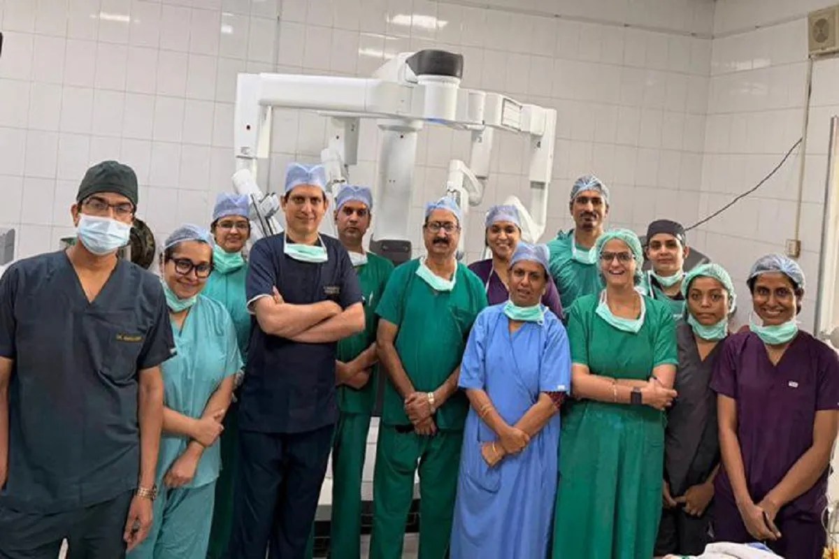 दोनों तरफ हर्निया की रोबोटिक सर्जरी, रोबोट से 300 सर्जरी करने का रिकॉर्ड