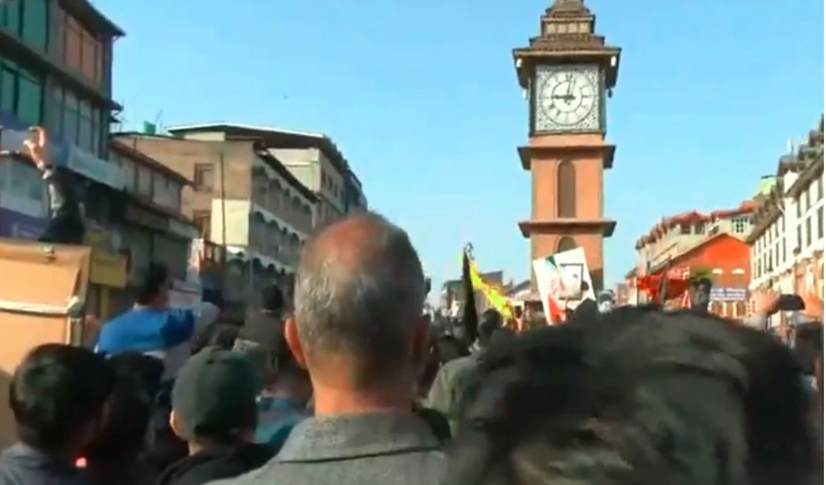 Iran के Supreme Leader Khamenei की हत्या से Srinagar में गुस्सा, America-Israel के खिलाफ लगे नारे