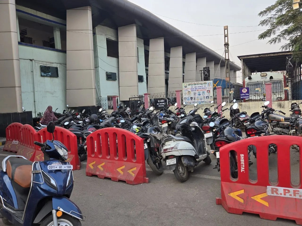 Crime News: स्टेशन के होटल में मारपीट, दोनों पक्षों ने दर्ज कराई शिकायत