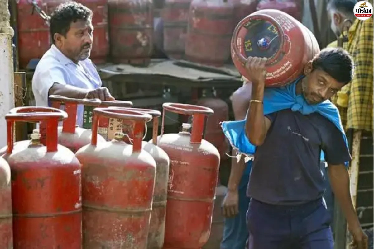आपकी बात: गैस सिलेंडरों की कालाबाजारी को रोकने के लिए प्रशासन को क्या विशेष कदम उठाने चाहिए?