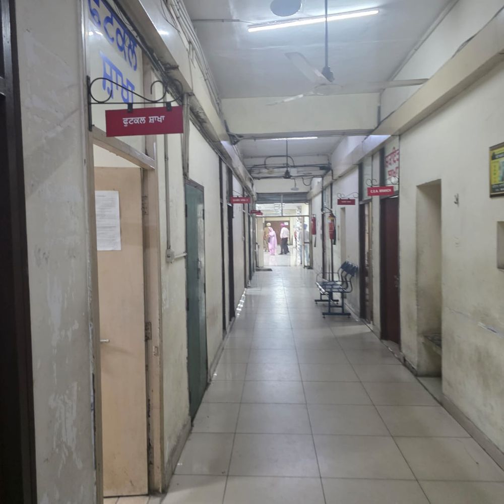 डीसी ऑफिस में हड़ताल तीसरे दिन भी जारी, शुक्रवार तक काम ठप रखने का ऐलान किया