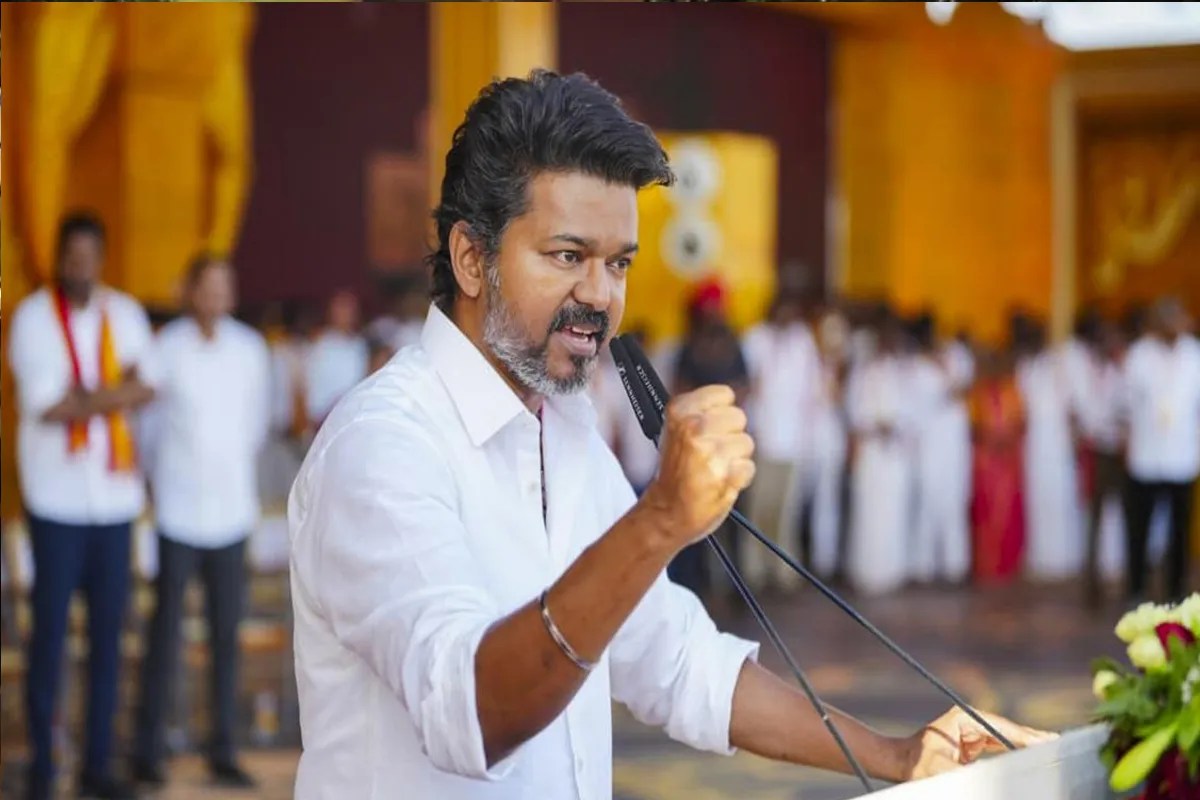 TN Assembly Election 2026: स्टालिन के ₹2000 के जवाब में विजय का ₹2500 वाला दांव, क्या चुनाव में काम आएगा ‘सुपर 6’ फॉर्मूला?