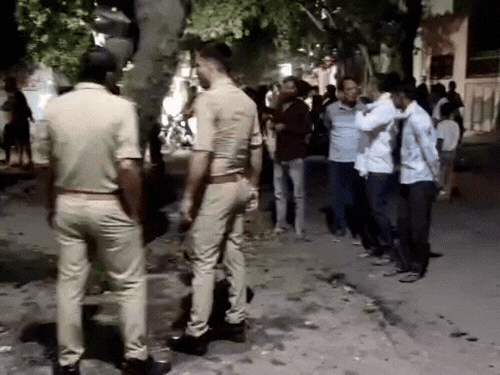 आगरा में डेयरी संचालक ने की फायरिंग:दूध के हिसाब को लेकर हुआ था विवाद