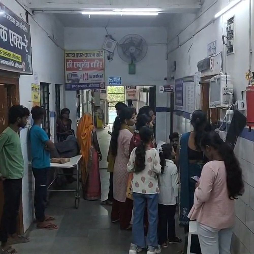 औरंगाबाद में अलग-अलग सड़क दुर्घटना में महिला समेत 3 घायल:एक की हालत गंभीर, सदर अस्पताल से किया गया रेफर; दोनों मामलों में टक्कर मारने के आरोपी फरार