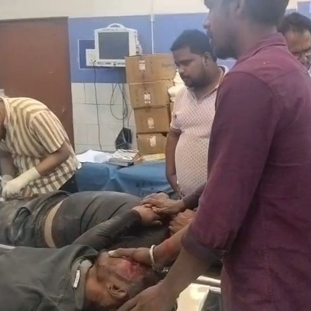 औरंगाबाद में 2 सड़क हादसों में 3 हुए घायल:ट्रैक्टर ने बाइक सवार को मारी टक्कर, 2 की हालत नाजुक; हायर सेंटर किया रेफर