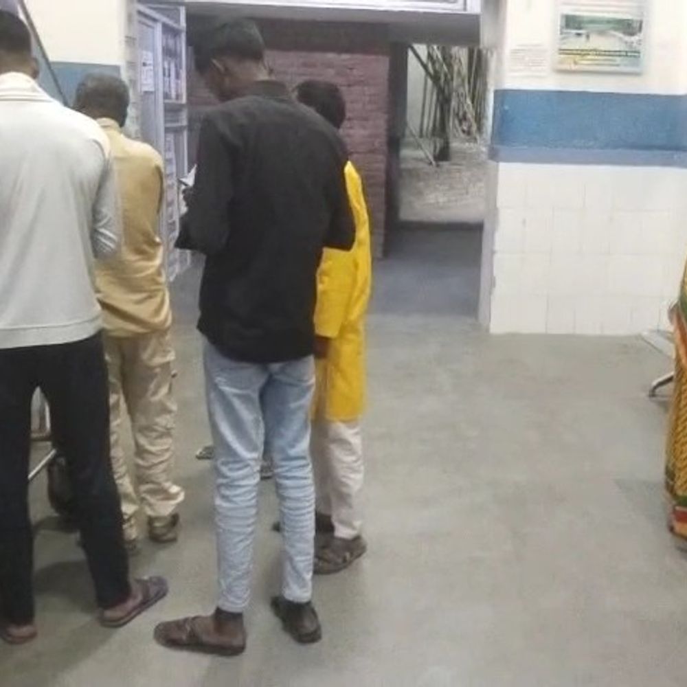 औरंगाबाद में हाइवा और ऑटो की टक्कर:मौके पर एक युवक की मौत, 2 की हालत गंभीर; रिश्तेदार के शादी समारोह में शामिल होने गया था