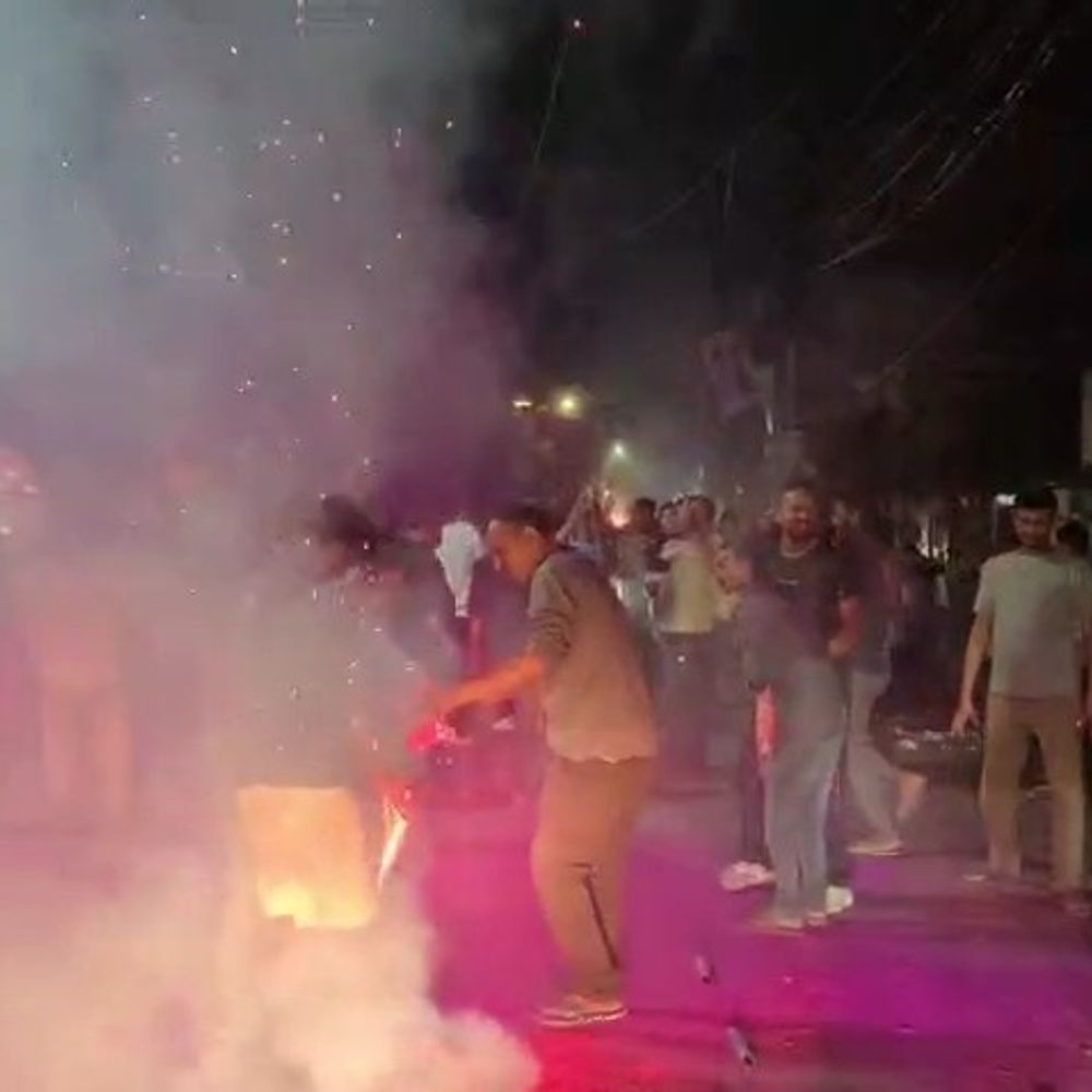 टी 20 वर्ल्ड कप जीत के बाद आजमगढ़ में जश्न:देर रात सड़कों पर हुई जमकर आतिशबाजी, तिरंगे के साथ युवाओं ने किया डांस