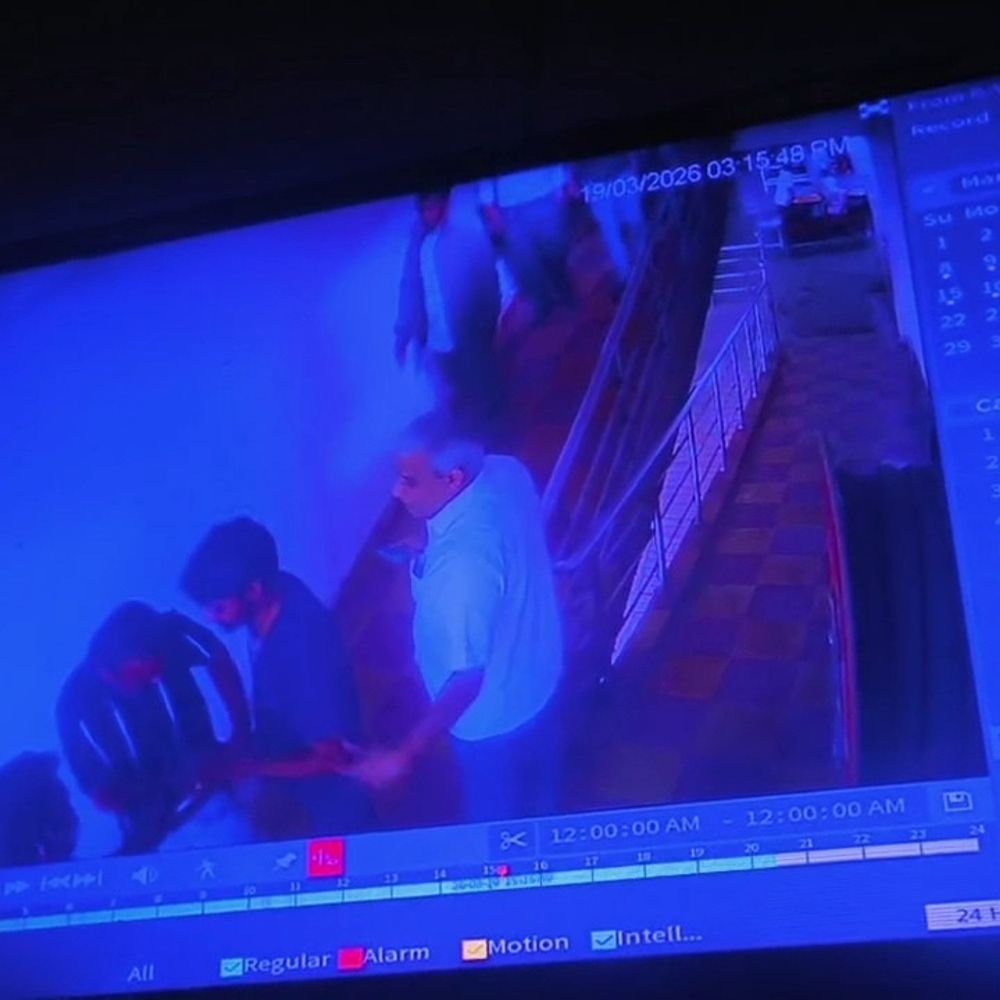 सपा विधायक के समर्थक पर लगा मारपीट का आरोप:आजमगढ़ के अस्पताल में पिस्टल निकालकर मारपीट किए जाने का मामला आया सामने, पीड़ित ने दी तहरीर