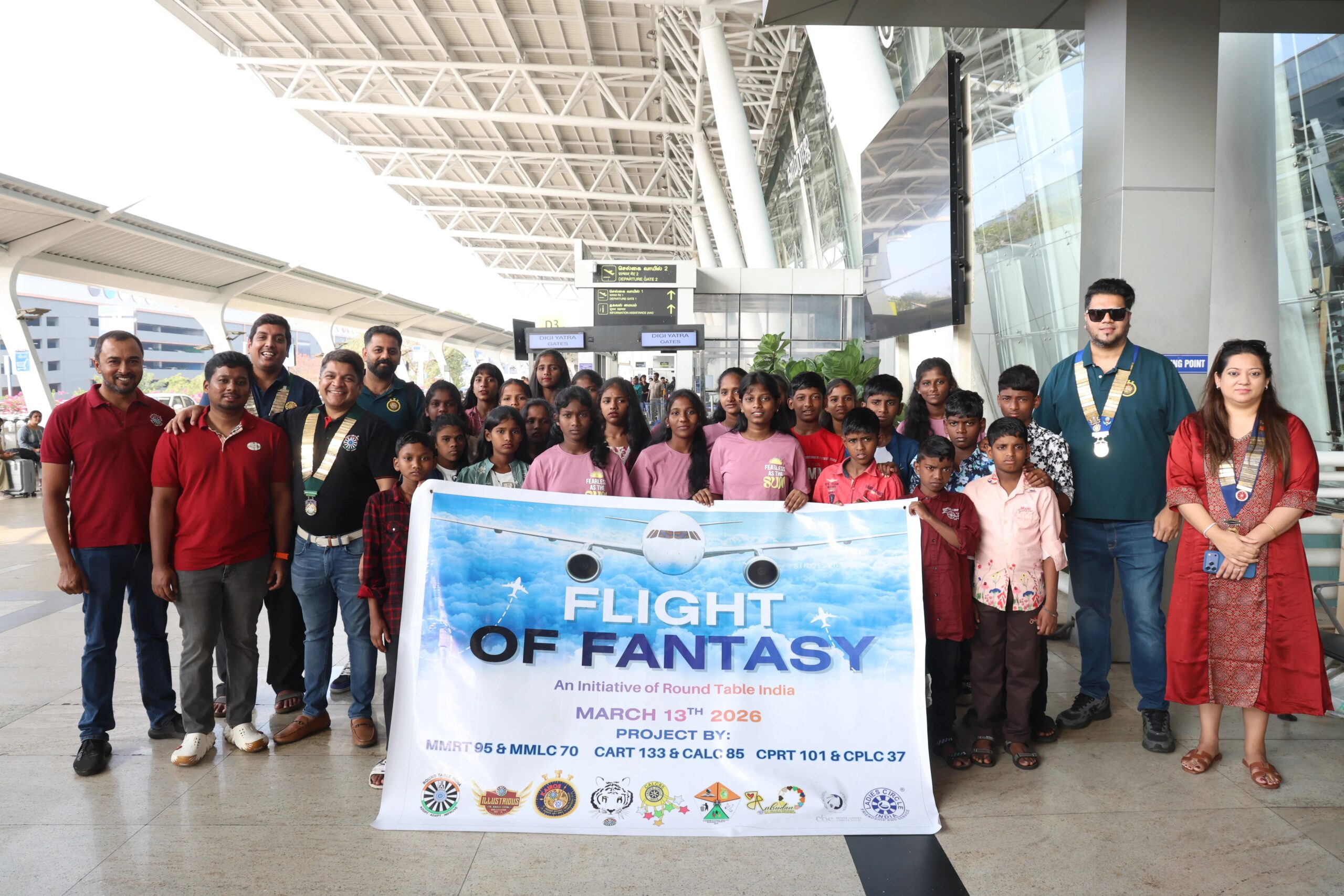 अनाथालय के बच्चों को पहली बार हवाई यात्रा का मिला अवसर