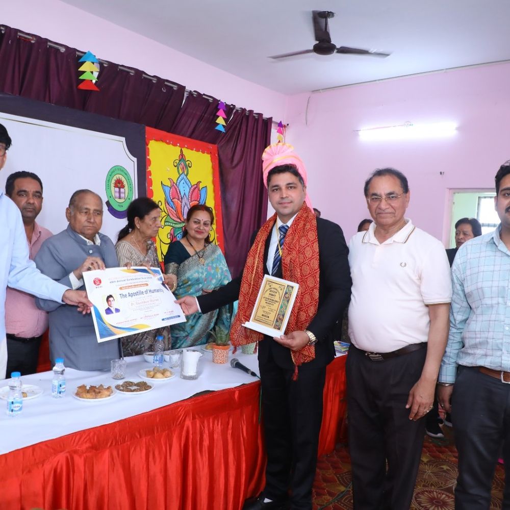 मेरठ के डॉ. शशिकांत शर्मा को “एपोस्टल ऑफ ह्यूमैनिटी” अवार्ड:होम्योपैथिक चिकित्सा क्षेत्र में उल्लेखनीय योगदान और समाज सेवा के लिए प्रतिष्ठित किया गया सम्मानित