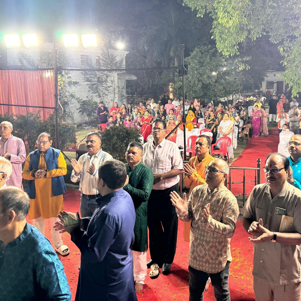 मां गंगा विप्र कल्याण संघ का होली मिलन कार्यक्रम:300 से अधिक संख्या में पहुंचे लोग, फाग गीतों पर झूमे; फूलों की पंखुड़ियों से खेली होली