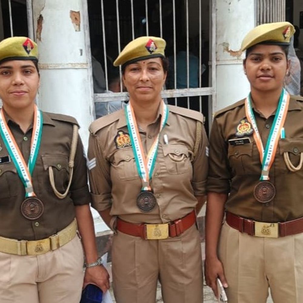 ऑल इंडिया पुलिस वेटलिफ्टिंग चैंपियनशिप में शानदार प्रदर्शन:गोरखपुर की 3 लेडी कांस्टेबल रितू, साधना और सरिता ने जीता ब्रॉन्ज मेडल, हुआ प्रमोशन