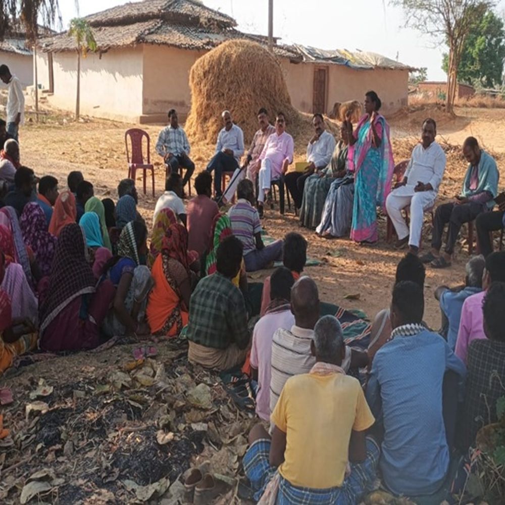 पंडो की जमीनों पर कब्जा, राजाकटेल पहुंची कांग्रेस टीम:80 के दशक में मिला था पट्टा, जमीनों का नहीं हुआ अब तक सीमांकन