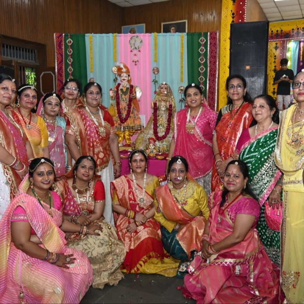 वाराणसी में माहेश्वरी महिलाओं ने गणगौर बिंदोरा उत्सव मनाया:गोर ए गणगौर माता खोल किवाड़ी…पूजन दो गणगौर के गीतों के बीच झूमी महिलाएं