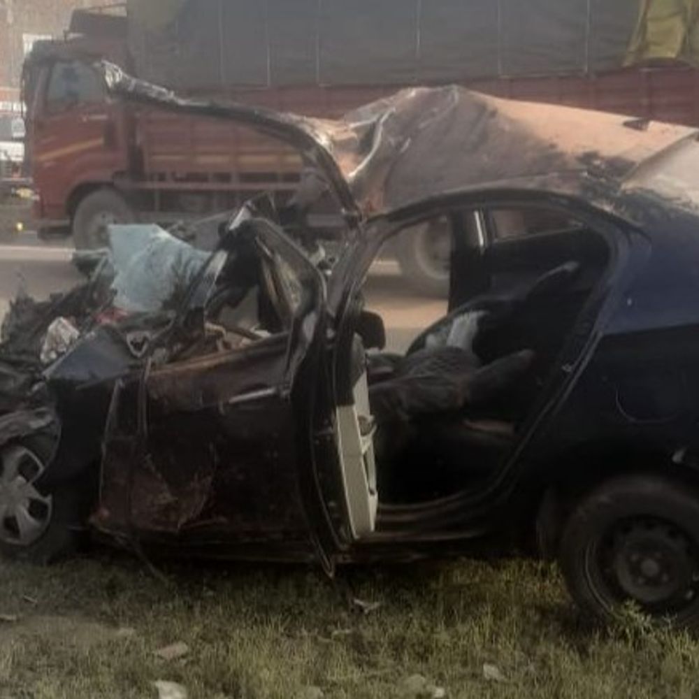 यूपी की बड़ी खबरें:मुरादाबाद में ईंटों से भरी ट्रैक्टर-ट्राली में घुसी कार, 3 की मौत; मृतक नैनीताल के रहने वाले