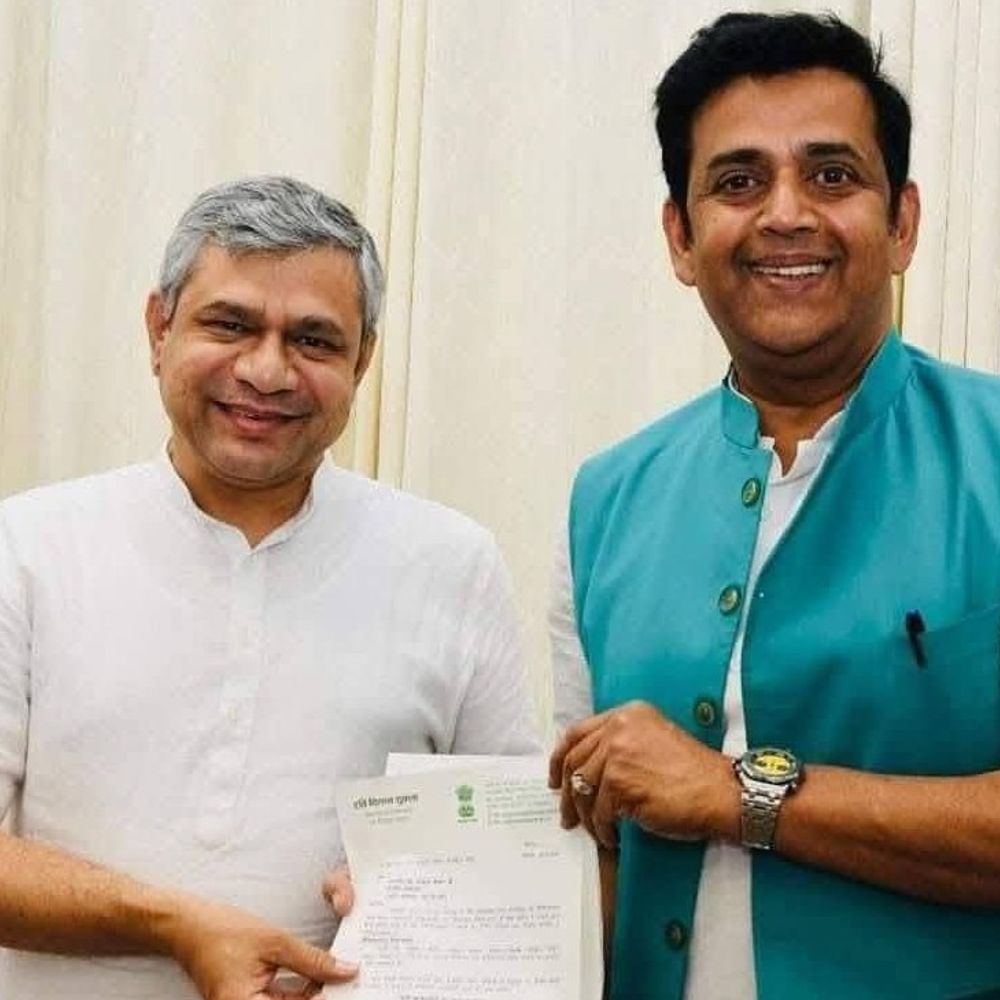 रेल मंत्री ने सांसद रवि-किशन के प्रस्ताव पर लगाई मुहर:अब दादर-गोरखपुर रूट की ट्रेन रेगुलर चलेगी, यात्रियों को मिलेंगे लाभ