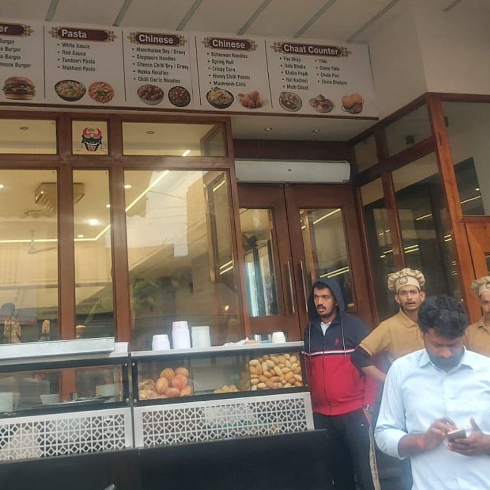 सिरसा में खाद्य एवं आपूर्ति विभाग की छापामारी:कर्मिशियल में मिले घरेलू गैस सिलेंडर इस्तेमाल, कब्जे में लिए, 6 दुकानों पर कार्रवाई