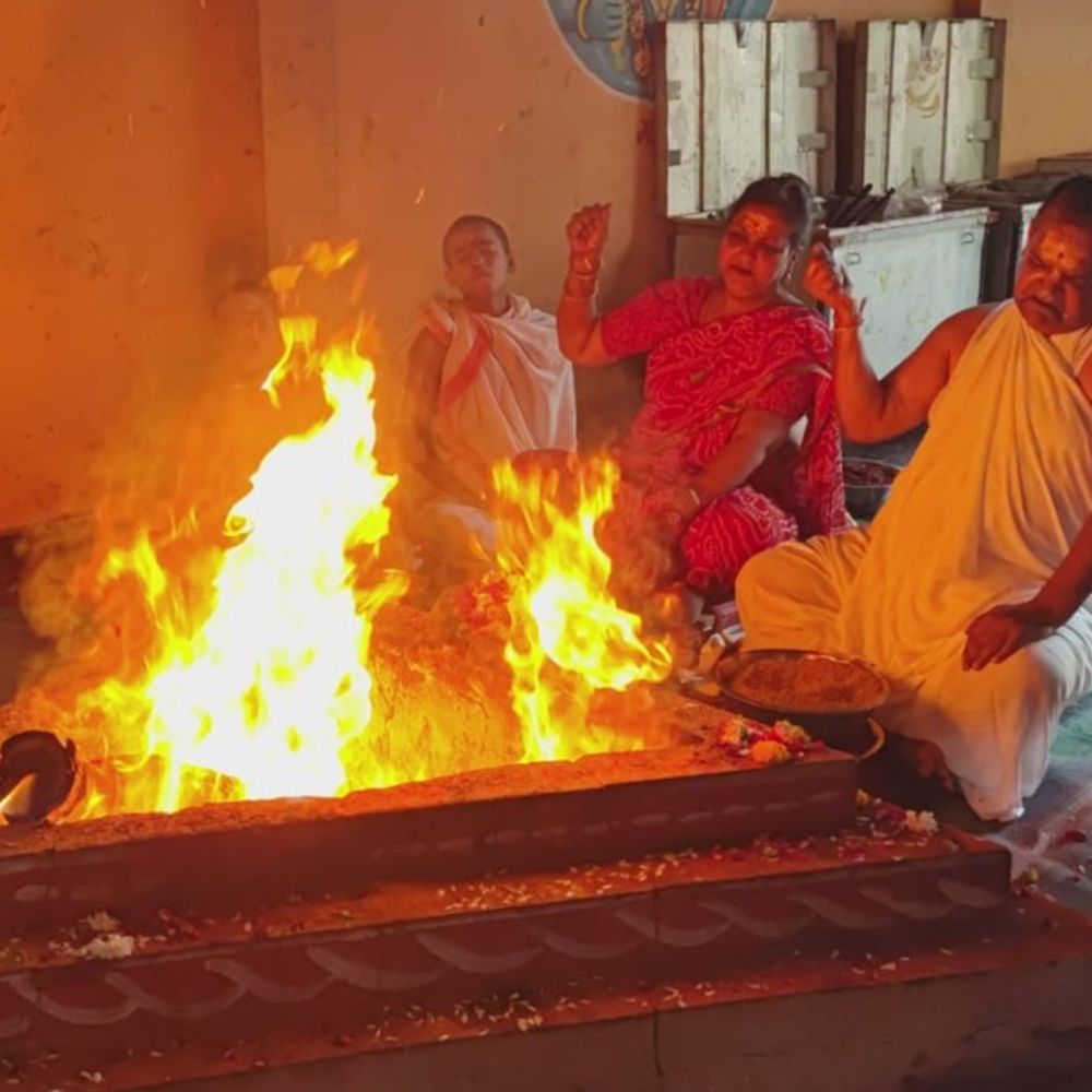 ईरान युद्ध रोकने के लिए उज्जैन में अनुष्ठान:मां बगलामुखी मंदिर में यज्ञ, देश भर से आए भक्त हुए शामिल