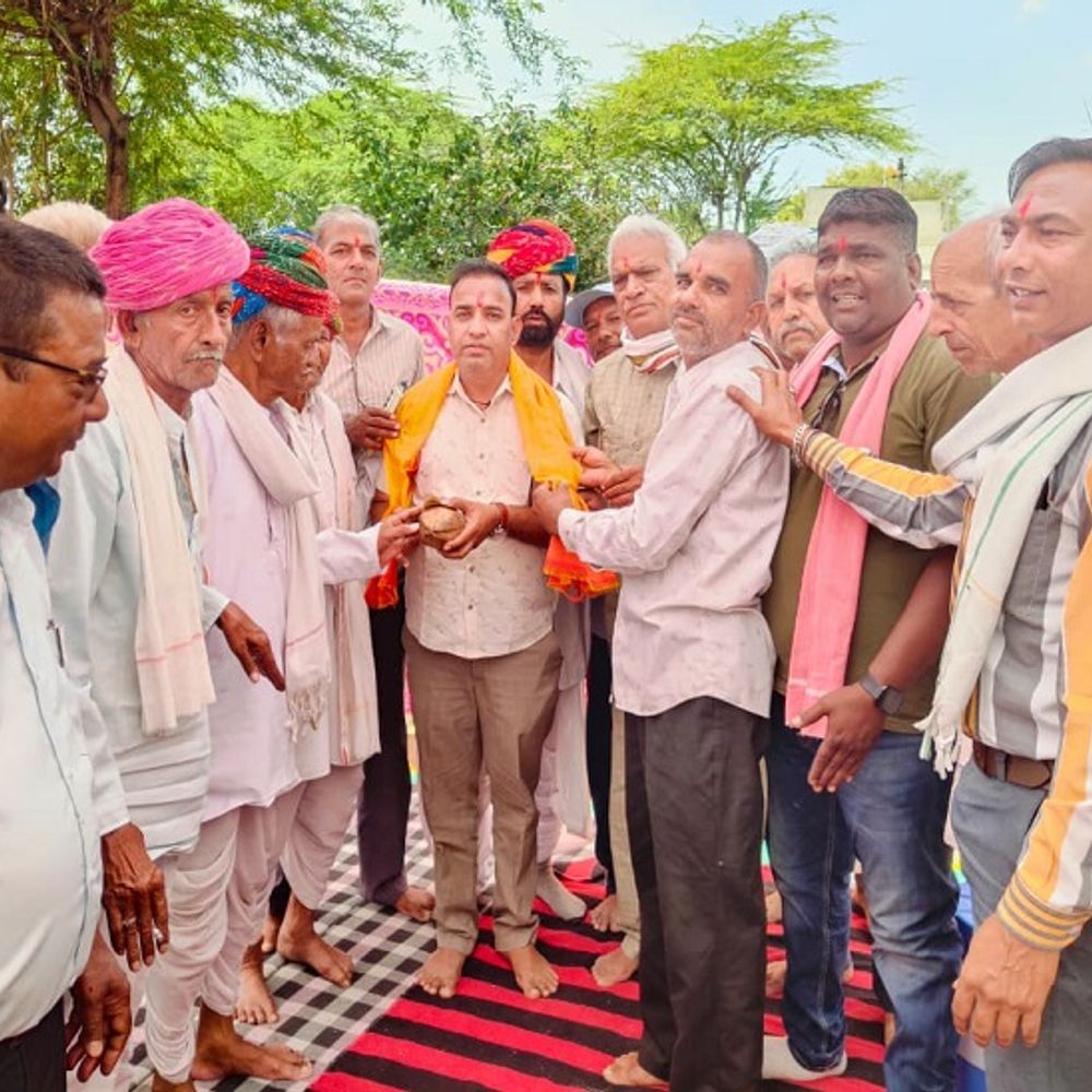 भास्कर सरपंच रेटिंग सर्वे में प्रथम आए सरपंच का सम्मान:मावली के महुड़ा सरपंच का किया गया सम्मान, 4.9 अंक मिले थे