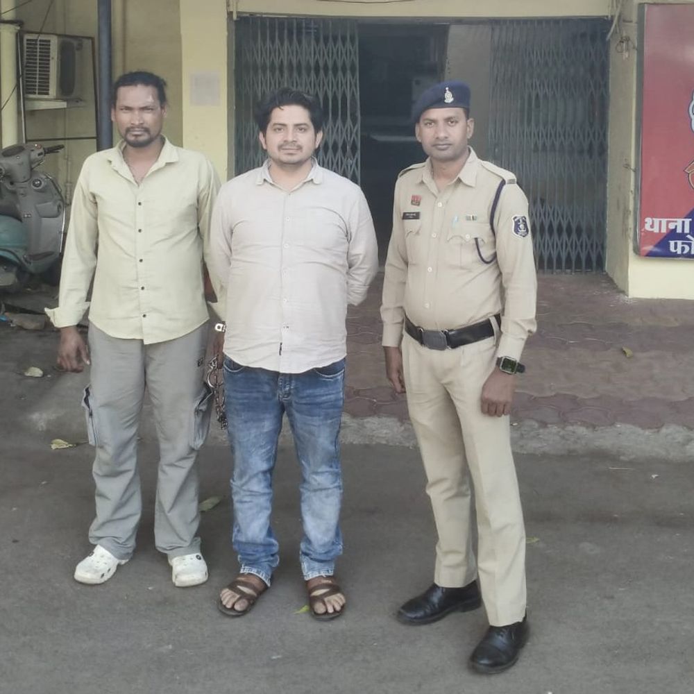 बाजार में चाकू लहराकर लोगों को डराने वाला बदमाश गिरफ्तार:सिविल लाइन पुलिस की कार्रवाई; आरोपी के पास से बटनदार चाकू जब्त