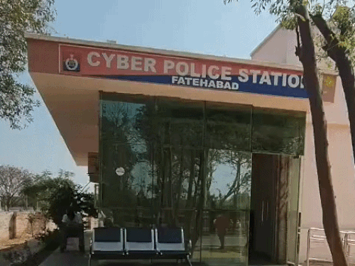 फतेहाबाद में महिला का मोबाइल हैक कर निकाले 85 हजार:हिसार में प्राइवेट जॉब कर रही; वॉट्सऐप पर लिंक खोलते ही राशि निकली